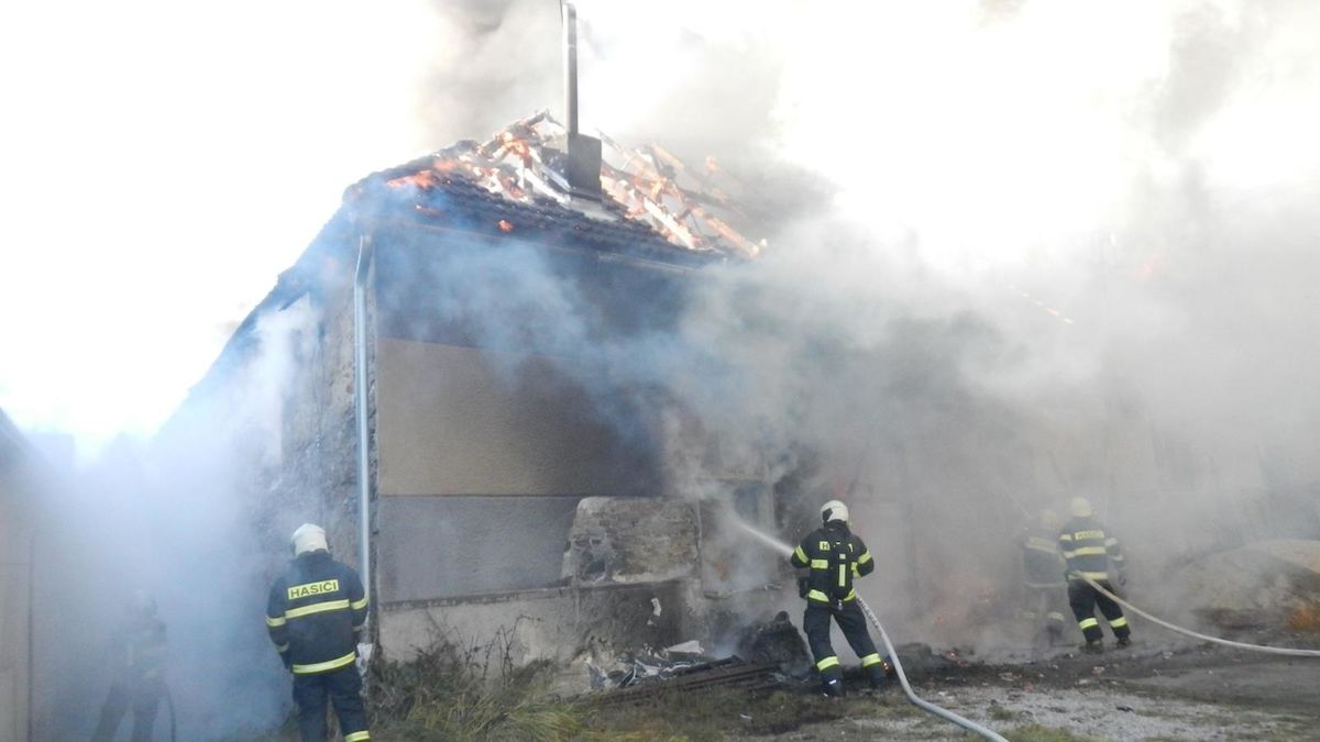 Při požáru dílny se popálil majitel, vznikla škoda za dva miliony korun
